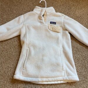 Patagonia Cream Fleece Sweatshirt Cozy and Stylish